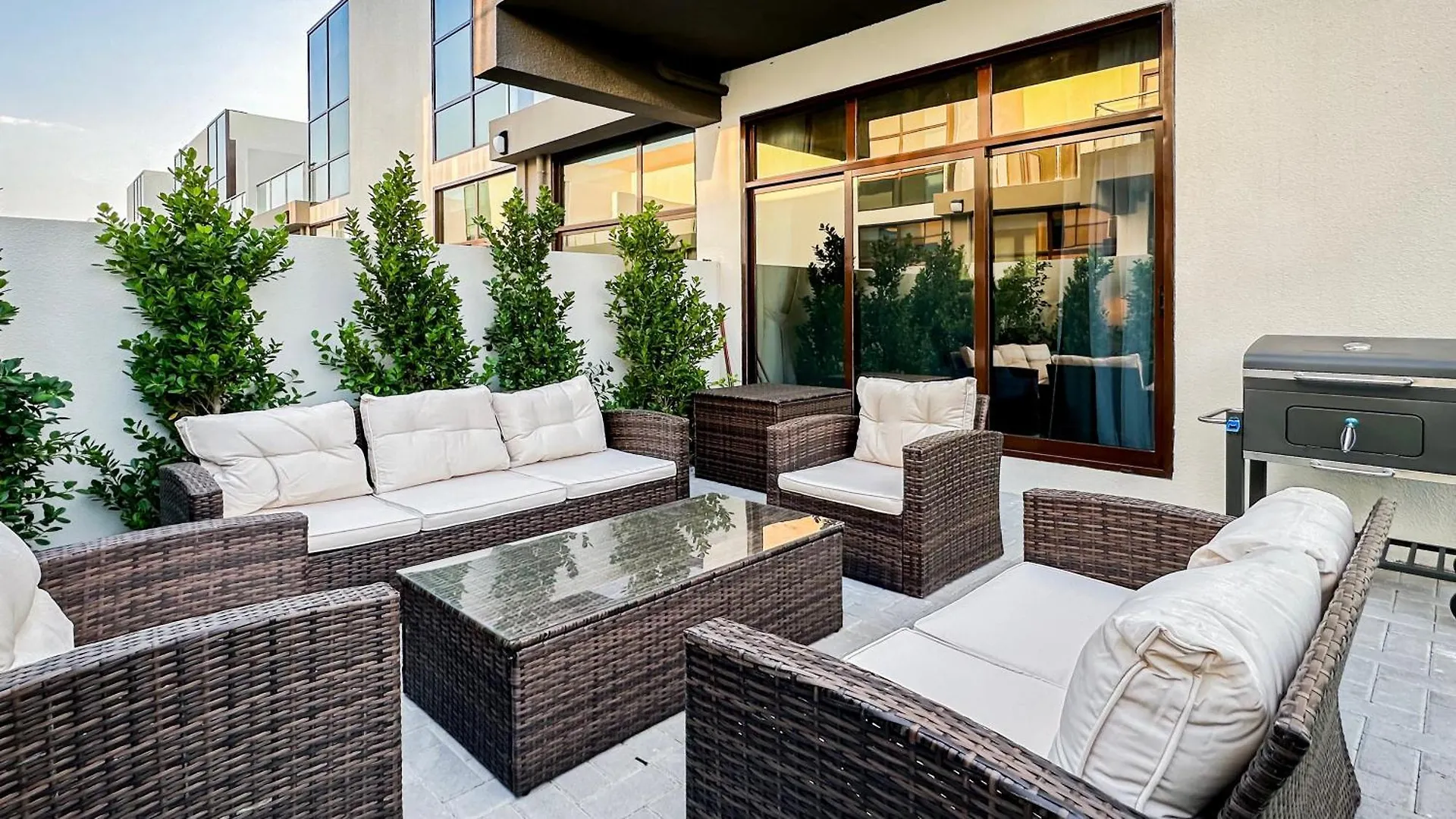 Trophy-Lux Villa W Big Garden & Bbq Grill Dubai Apartment
